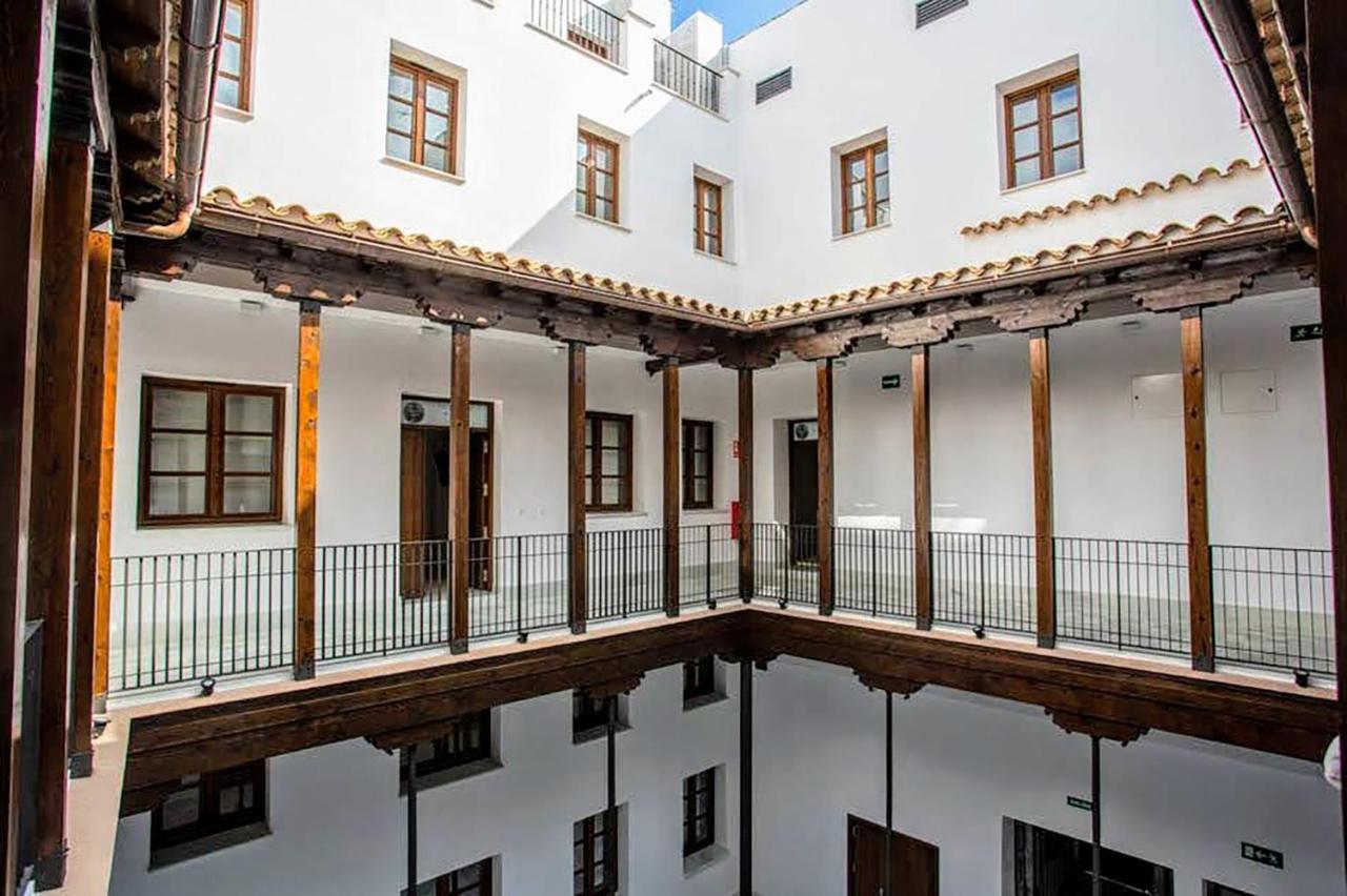 Palacio Del Siglo XVII Frente A Los Jardines De Murillo Sevilla Exteriör bild