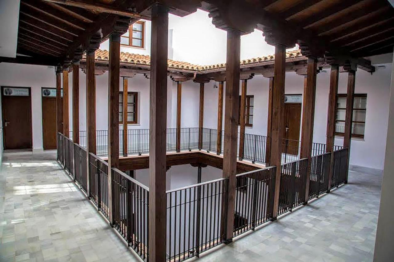 Palacio Del Siglo XVII Frente A Los Jardines De Murillo Sevilla Exteriör bild