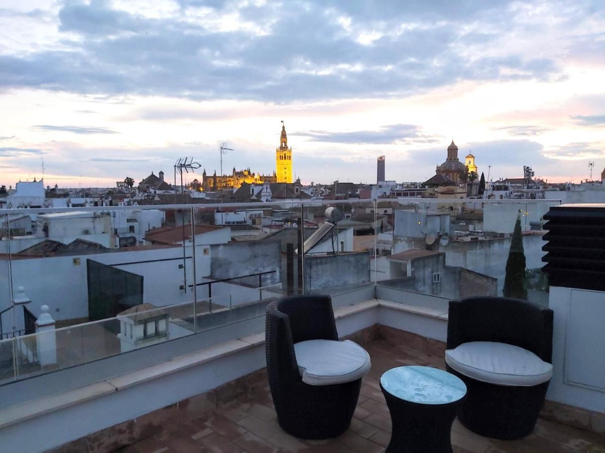 Palacio Del Siglo XVII Frente A Los Jardines De Murillo Sevilla Exteriör bild