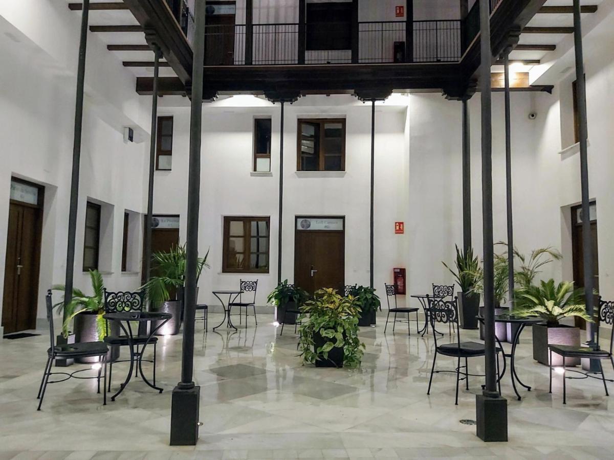 Palacio Del Siglo XVII Frente A Los Jardines De Murillo Sevilla Exteriör bild